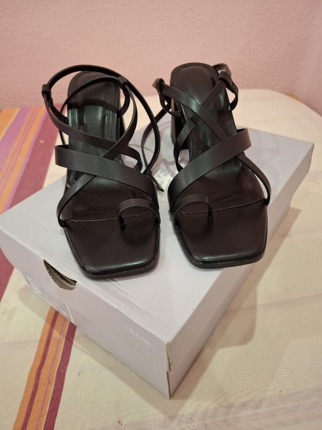 Sandalias tacón negras Bershka -talla 39