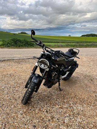 Moto Husqvarna Svartpilen 401 2021