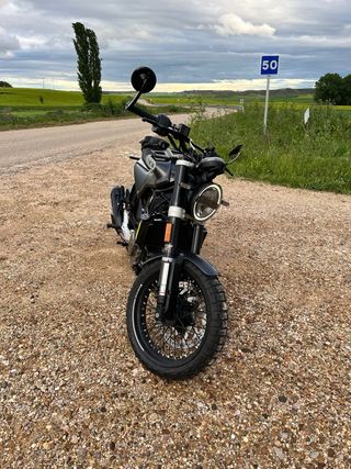 Moto Husqvarna Svartpilen 401 2021