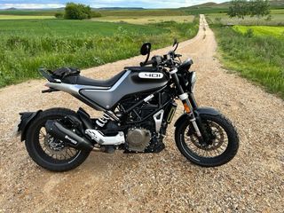 Moto Husqvarna Svartpilen 401 2021