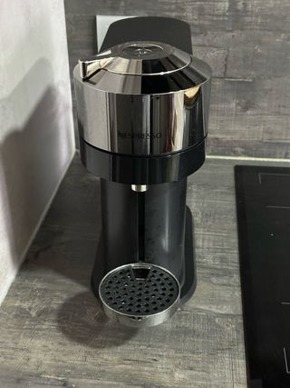 Cafetera nespresso Vertuo Next Deluxe Dark Chrome