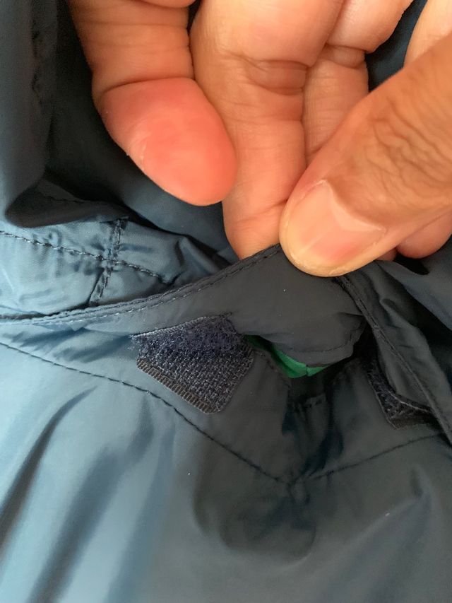 Chubasquero Dino H&M Niño 6-8 años