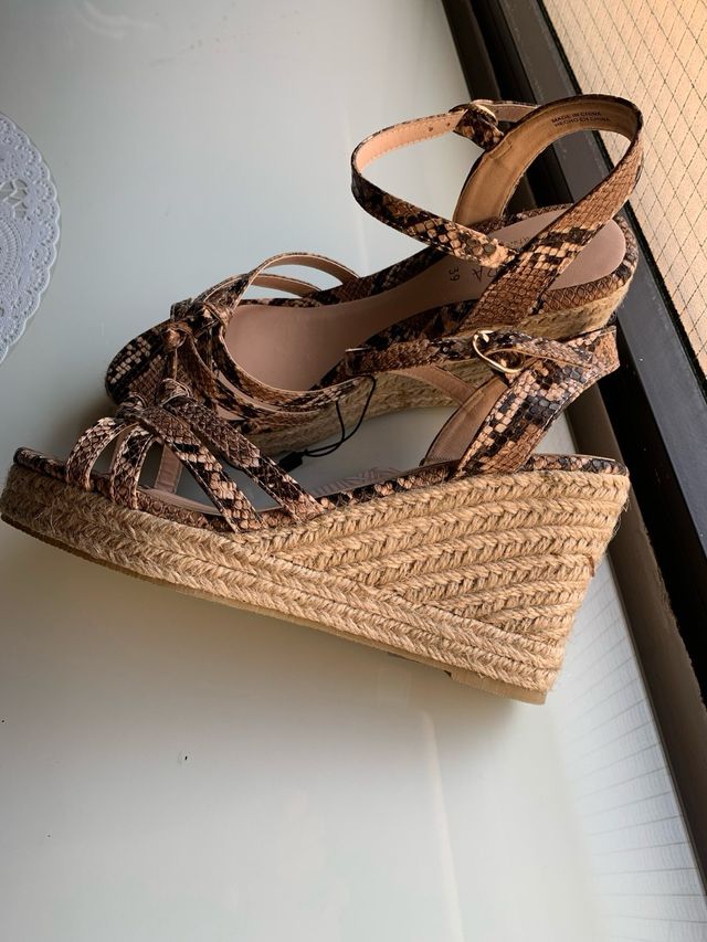 Sandalias de esparto con cuña