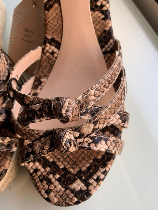 Sandalias de esparto con cuña