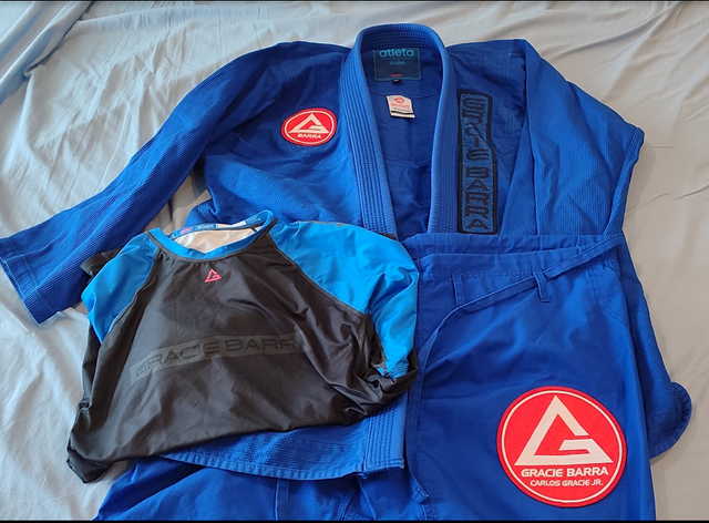 Kimono GI + rashguard Gracie Barra (A4)