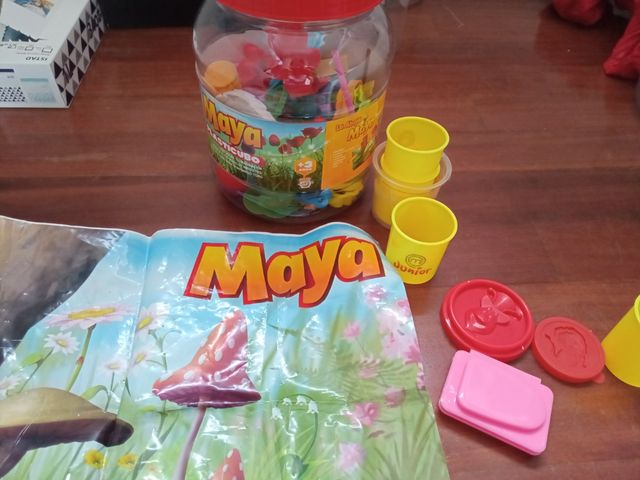 Plasticubo. Plastilinas,moldes.AbejaMaya
