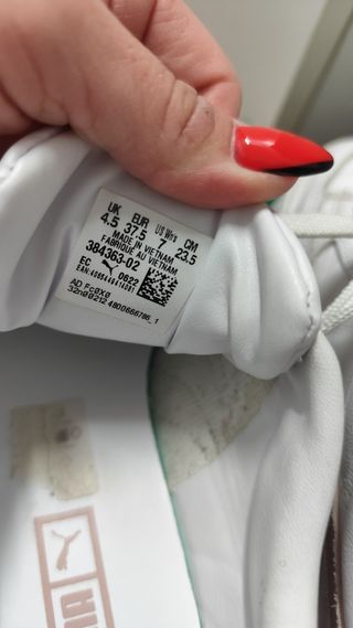 Zapatillas Puma blancas y rosas