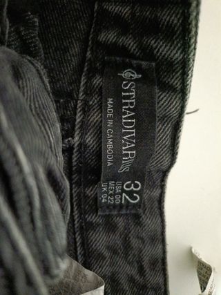 Shorts vaqueros negros rotos