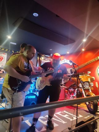 Guitarrista busca grupo