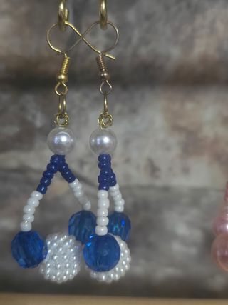Pendientes echos a mano  a 4 euros cada