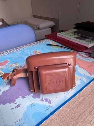 Cámara vintage Nerasport 4x4 con funda original