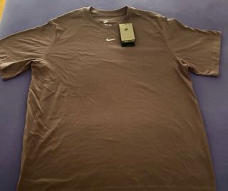 Camiseta Nike original con etiqueta. Talla L