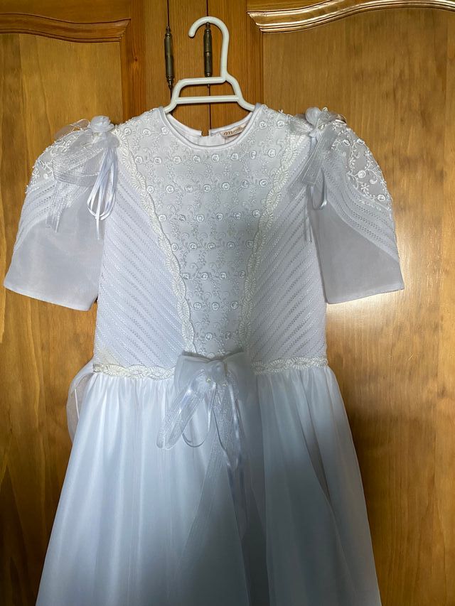 Vestido blanco de comunión con cancán