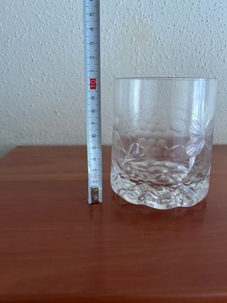 Fiori intagliati in vetro da whisky vintage antico