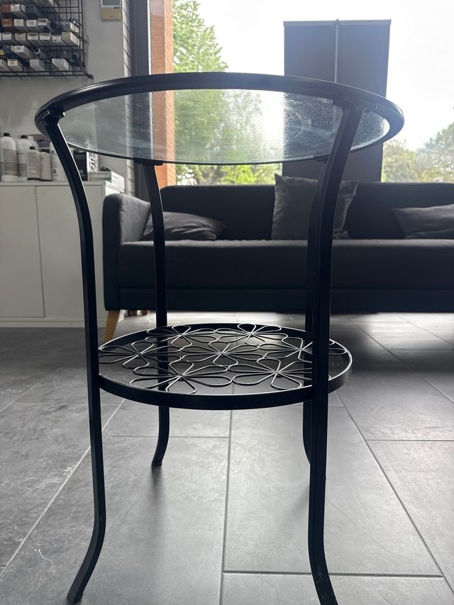 Mesita negra ikea