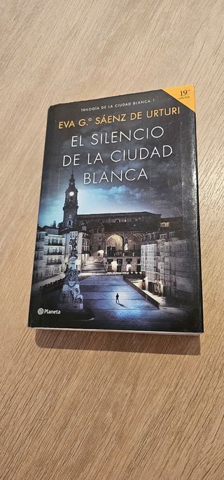 El silencio de la ciudad blanca: Trilogia de la..