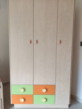 Armario infantil - cajones coloridos