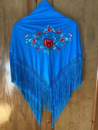 Mantón de flamenca azul