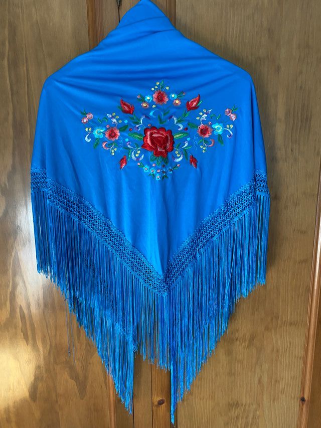 Mantón de flamenca azul
