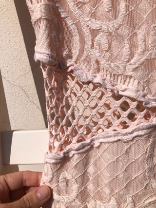 Vestito a clessidra rosa chiaro