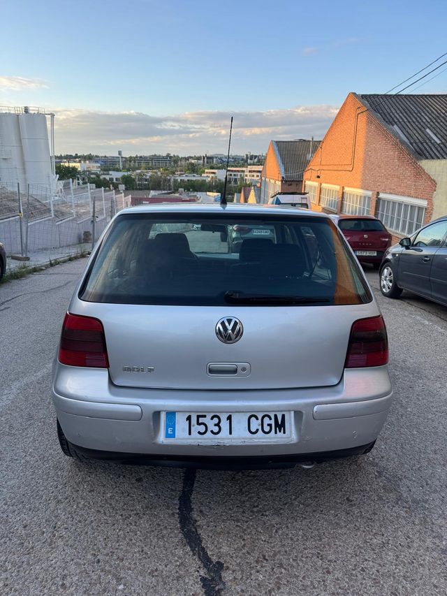 Volkswagen Golf 2003