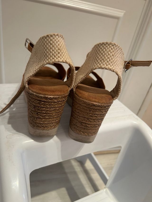 Sandali con zeppa marroni - No. 38