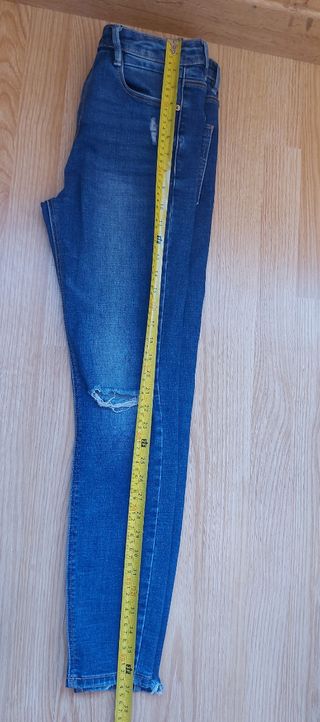 Pantalón vaquero Stradivarius talla 38