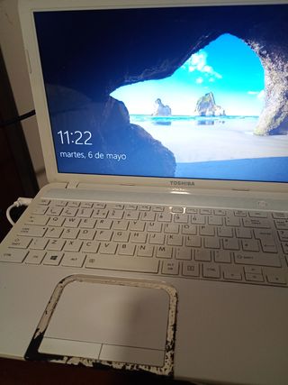 Portátil Toshiba blanco ssd