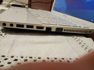 Portátil Toshiba blanco ssd