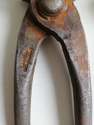 Tenazas hierro antiguas