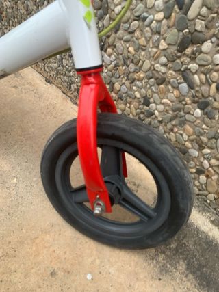 Bici infantil sin pedales y con freno trasero