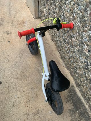 Bici infantil sin pedales y con freno trasero