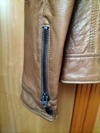 Cazadora cuero marrón Pull and Bear