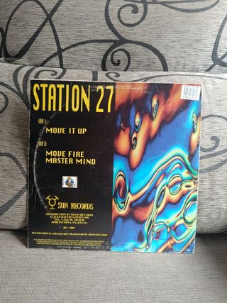 Vinilo Station 27 - Move it up
