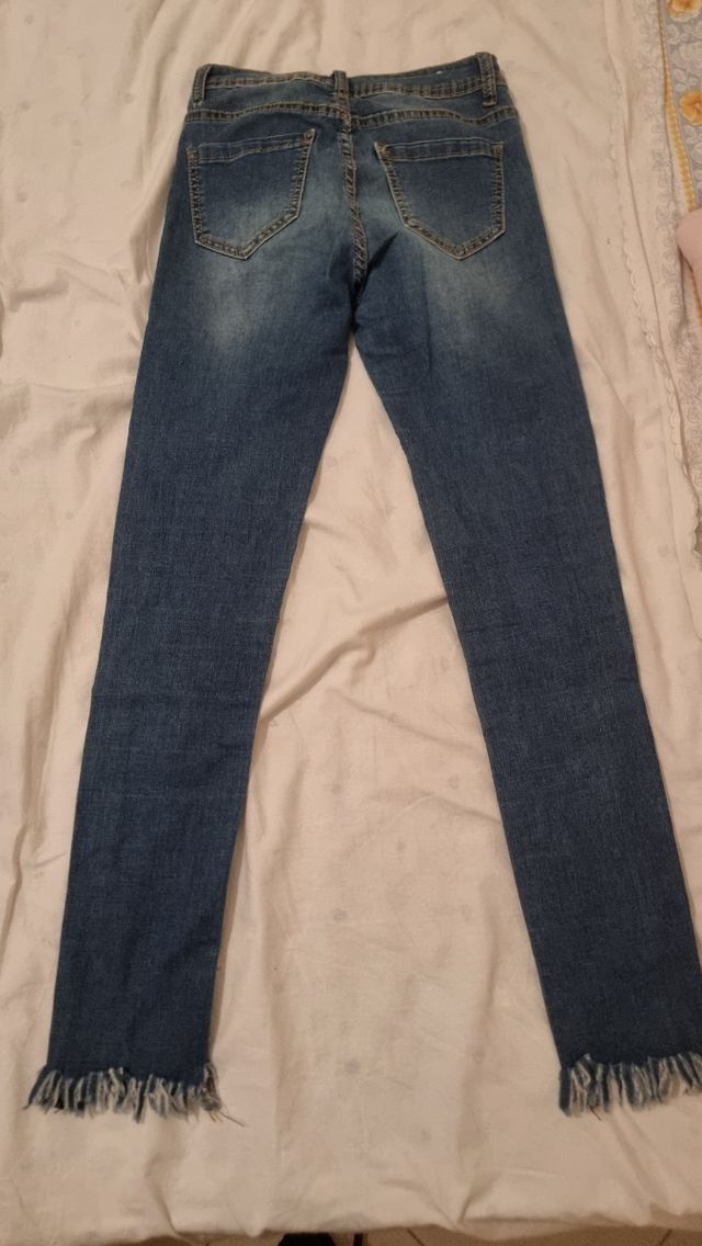 Jeans skinny strappati blu