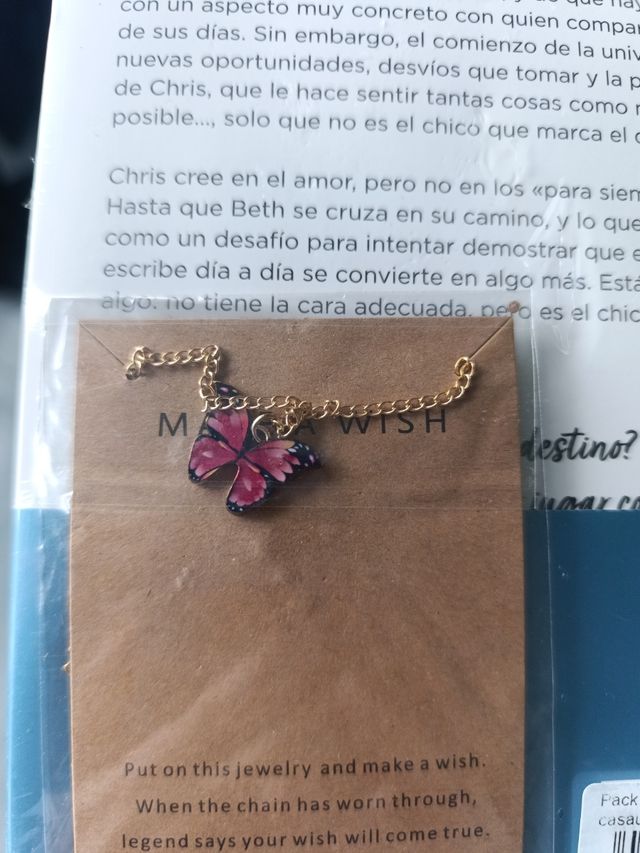 Tú, por pura casualidad con collar de regalo