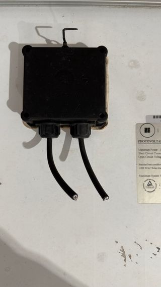 Placa solar Isofoton 165W 24V – Ideal para camper, caravana o energía autosuficiente