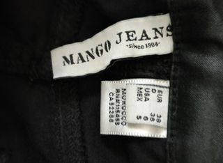 Vaqueros Mango negros efecto piel, talla 38