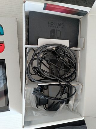 Nintendo Switch - Azul y Rojo