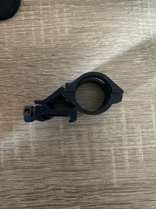 Soporte linterna con riel 20 mm