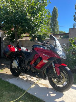 Kawasaki Z1000SX touring