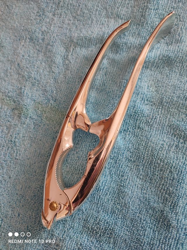 Schiaccianoci Olimpic a forma di pesce