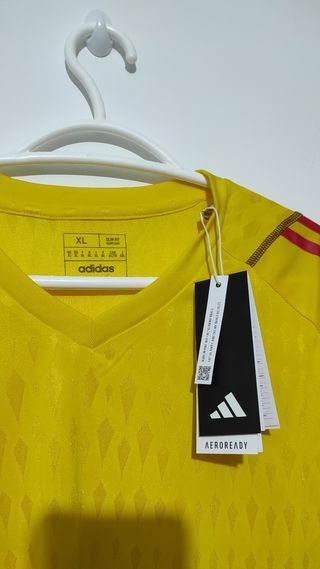 Camiseta sport Adidas, tres franjas. Futbol style