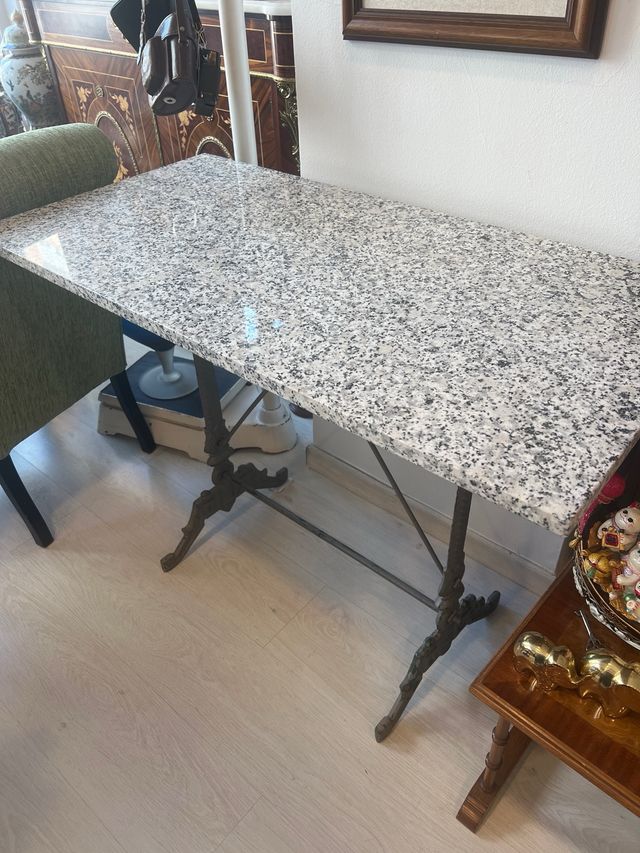 Mesa jardín mármol forja