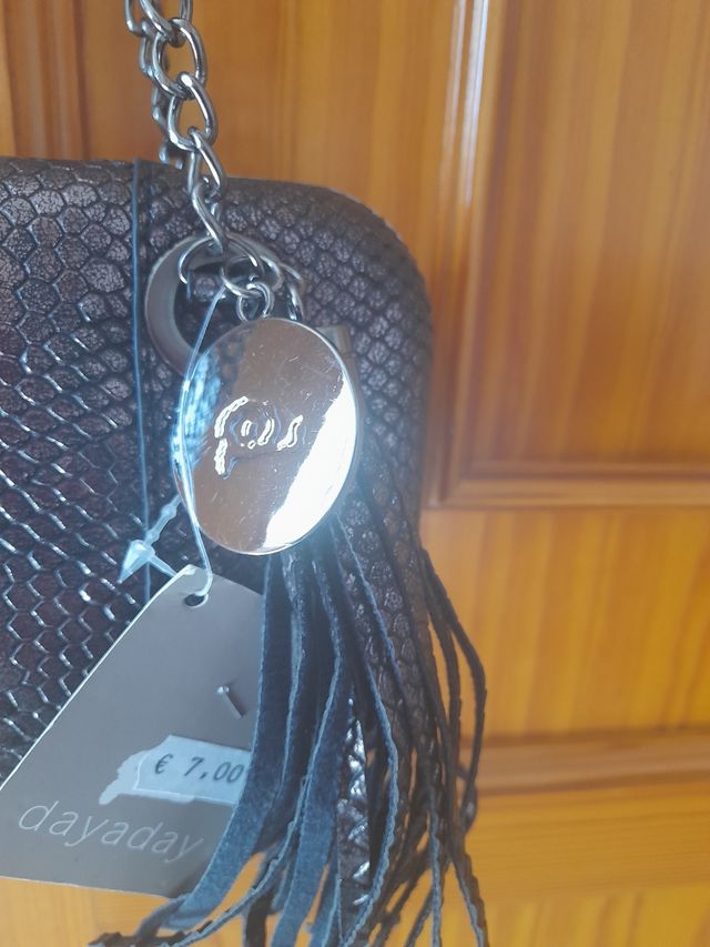 Bolso nuevo gris oscuro imitando piel