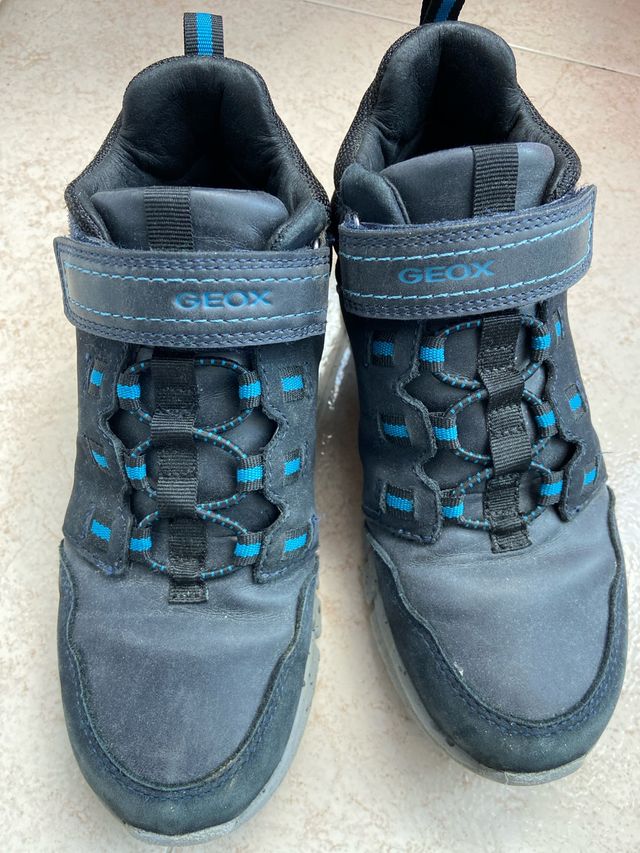 Zapatos Geox niño - negros y azules Talla 34