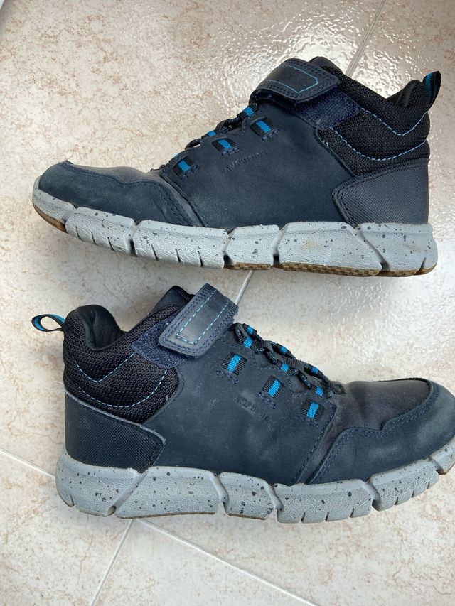 Zapatos Geox niño - negros y azules Talla 34
