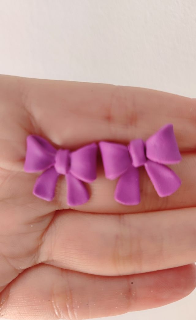 Pendientes lazo morado