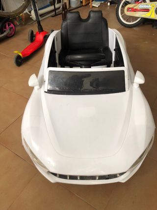 Coche eléctrico infantil