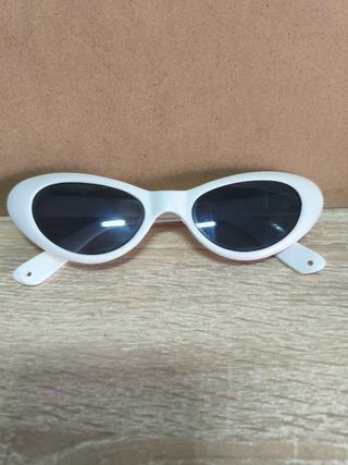 Gafas sol blancas estilo años 60